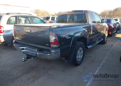 2011 Toyota Tacoma Base V6 z USA, uszkodzony, nr VIN 5TFUU4EN4BX002216